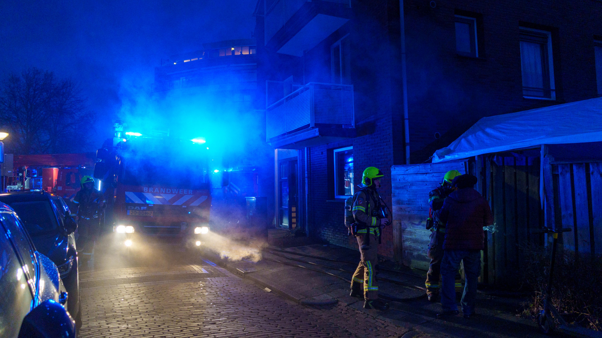 Bij de brand kwam veel rook vrij.