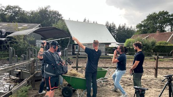 Camera's tussen de paarden: manege van Marieke verandert in filmset Home