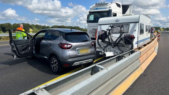 File door ongeluk A1 • aanrijding met motor. File door ongeluk A1 • aanrijding met motor.