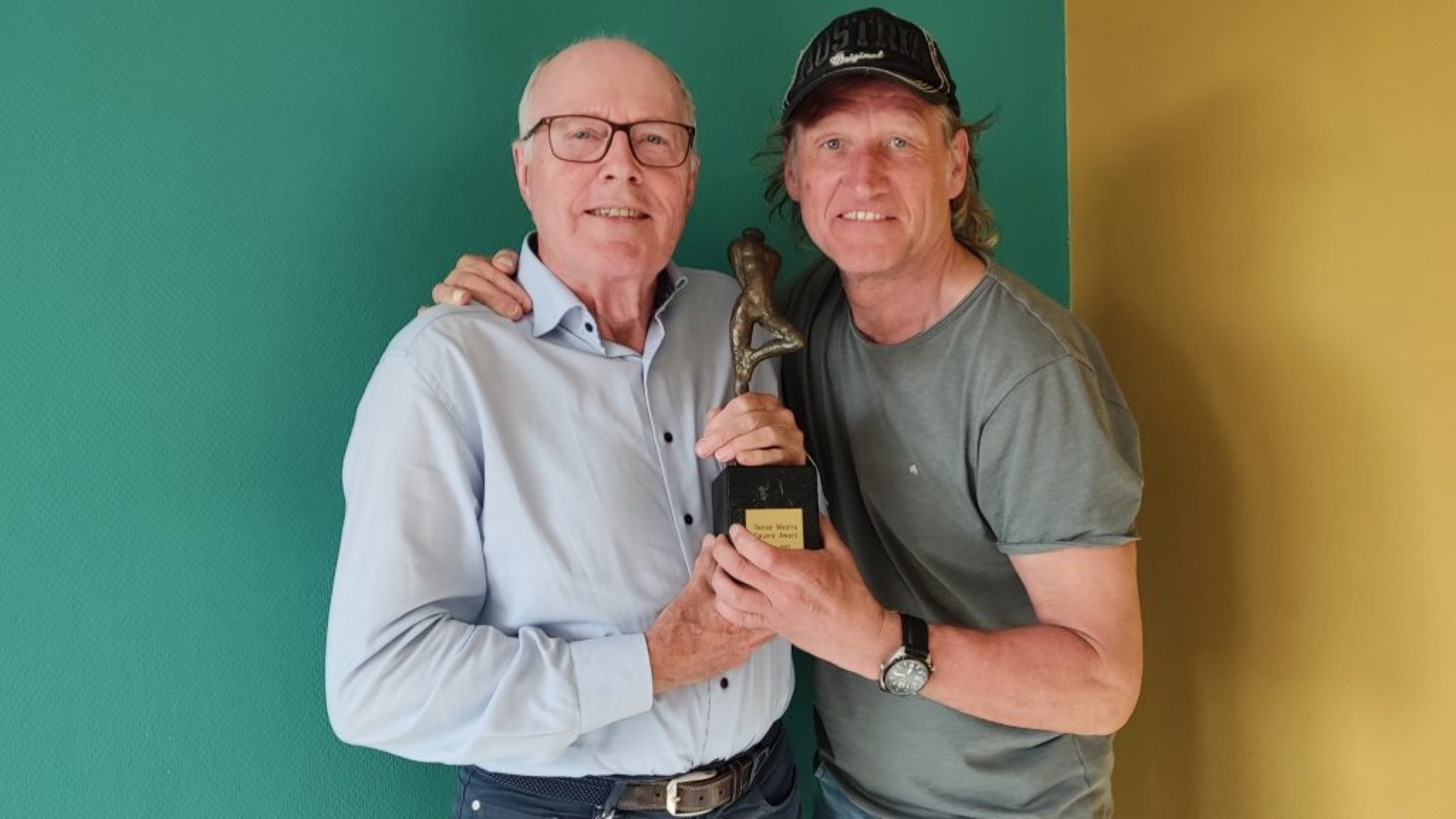 Peter Tuinman en Steven de Jong mei de Rense Westra Oeuvre Award