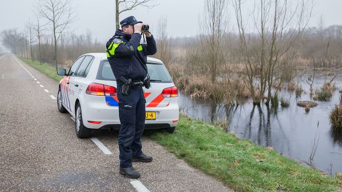Man die 's nachts met windhond en lichtbak op hazenjacht ging is hond kwijt