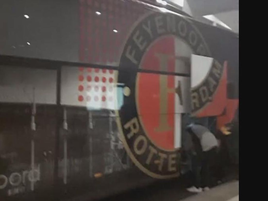 Rotterdammer Roy Kable filmde zijn trip met de Feyenoordbus
