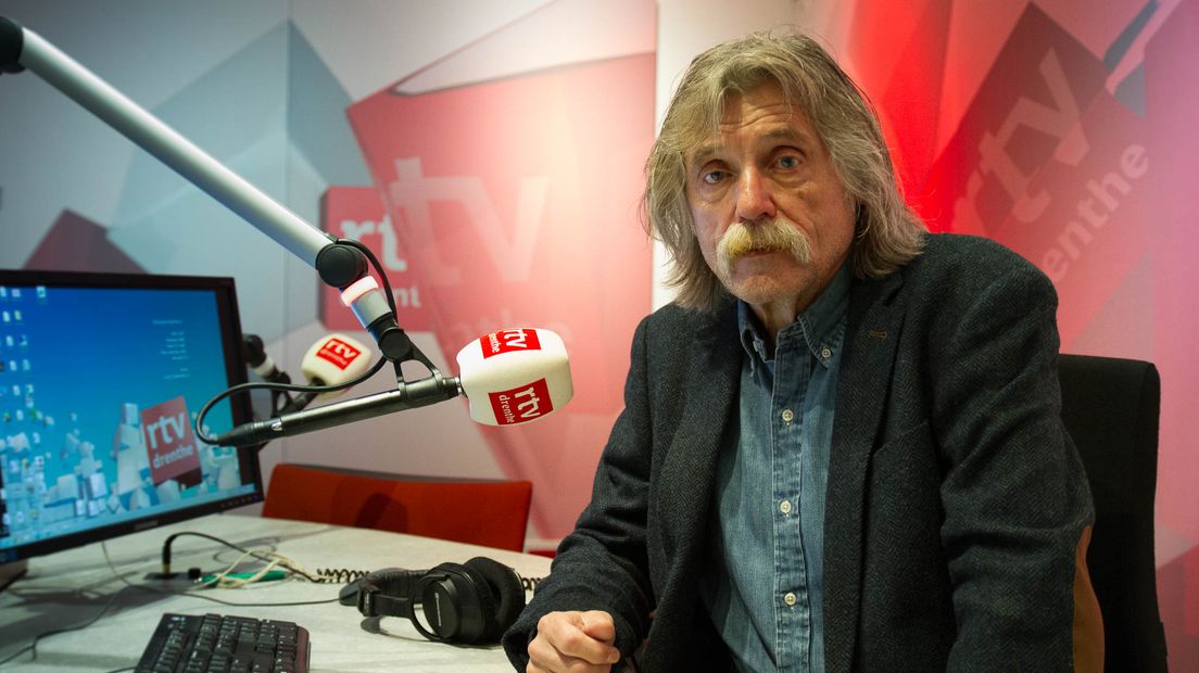 Radio Drenthe-presentator Johan Derksen mag na zijn val weer naar huis (Rechten: RTV Drenthe/Fred van Os)