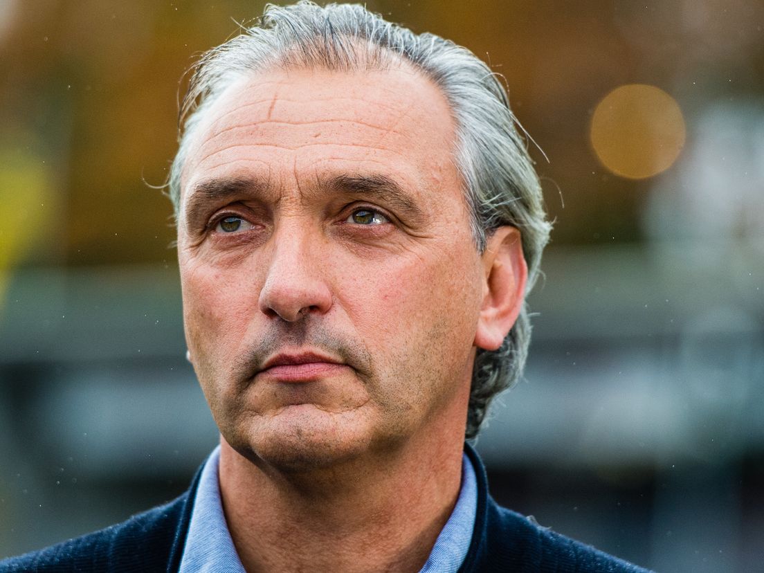 Robert Maaskant als trainer van VVV Venlo voor het eredivisieduel met Feyenoord