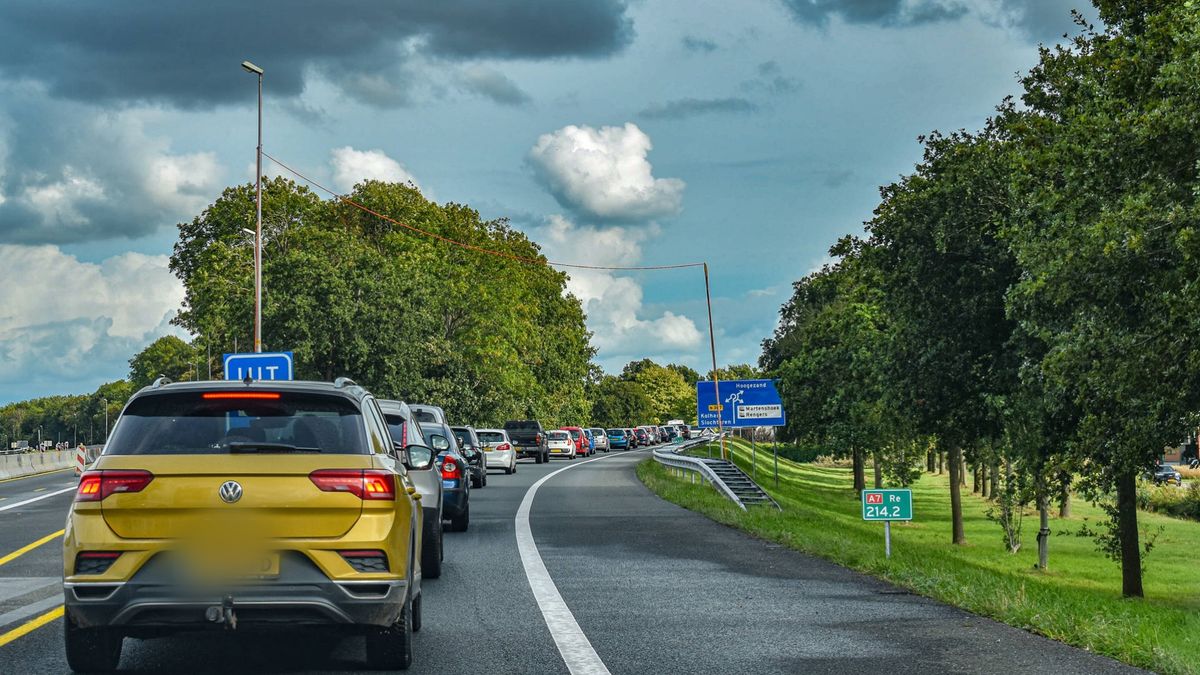 112-nieuws: A7 bij Foxhol afgesloten wegens spoedreparatie • Overval op tankstation Leek, politie ho