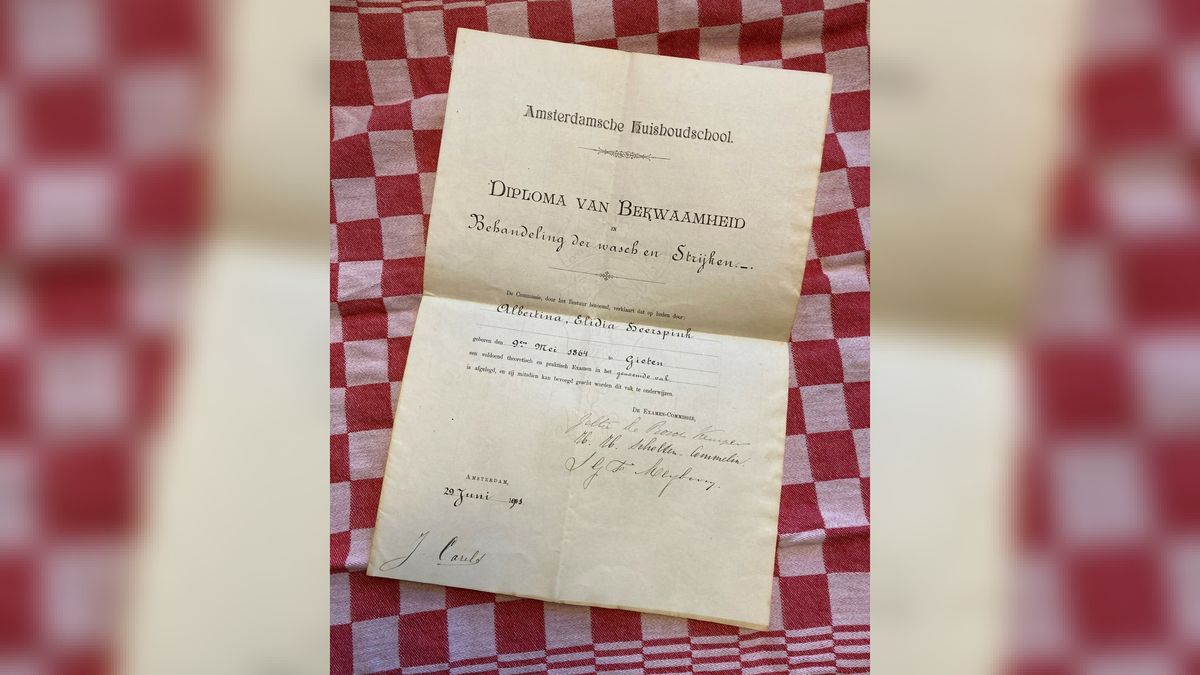 Diploma bijna binnen? Vroeger kreeg je er één voor melken, strijken en patriottisme