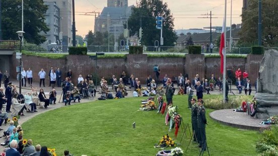 Het Airborneplein in Arnhem bij een eerdere herdenking.