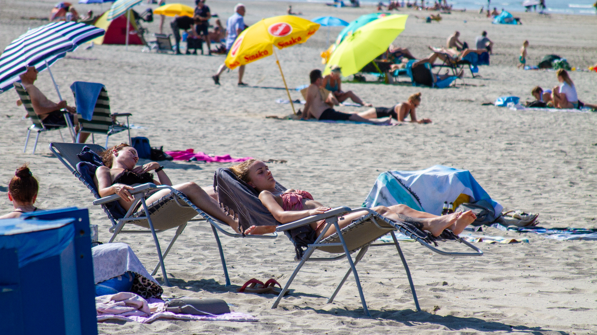 Zonnen op het strand van Hoek van Holland