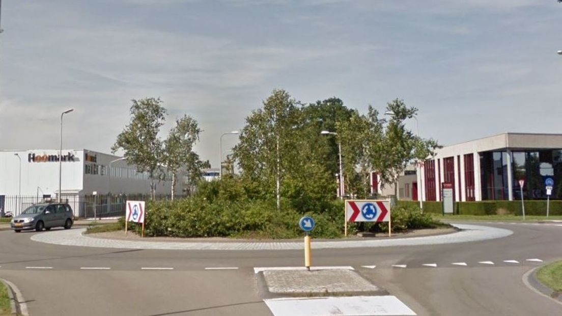 De tegenligger kwam van de rotonde op de Industrieweg (Rechten: Google Streetview)