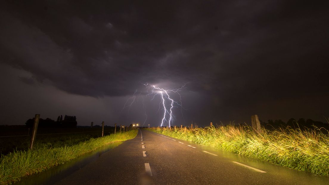 Noodweer zoals vorig jaar augustus kan ook zaterdag weer plaatsvinden.