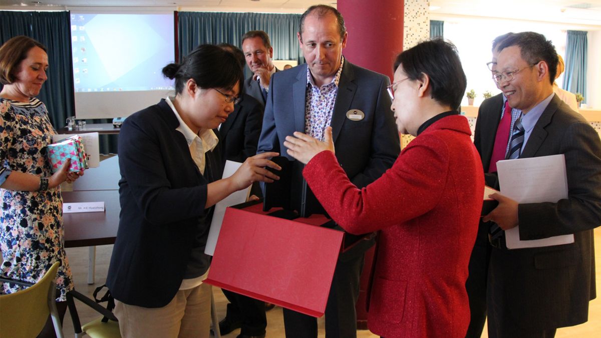 Chinese Delegatie Bezoekt Woonzorgcentra Leilinde En Rustoord In Den