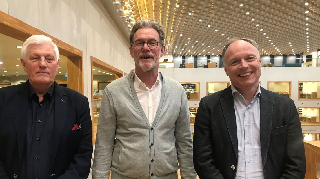 Guus van Ginkel (SP), debatleider Erik van Venetië en Patrick Kiel (VVD)