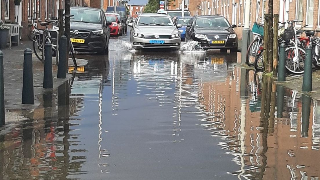 Wateroverlast in Duindorp door zware regenbui