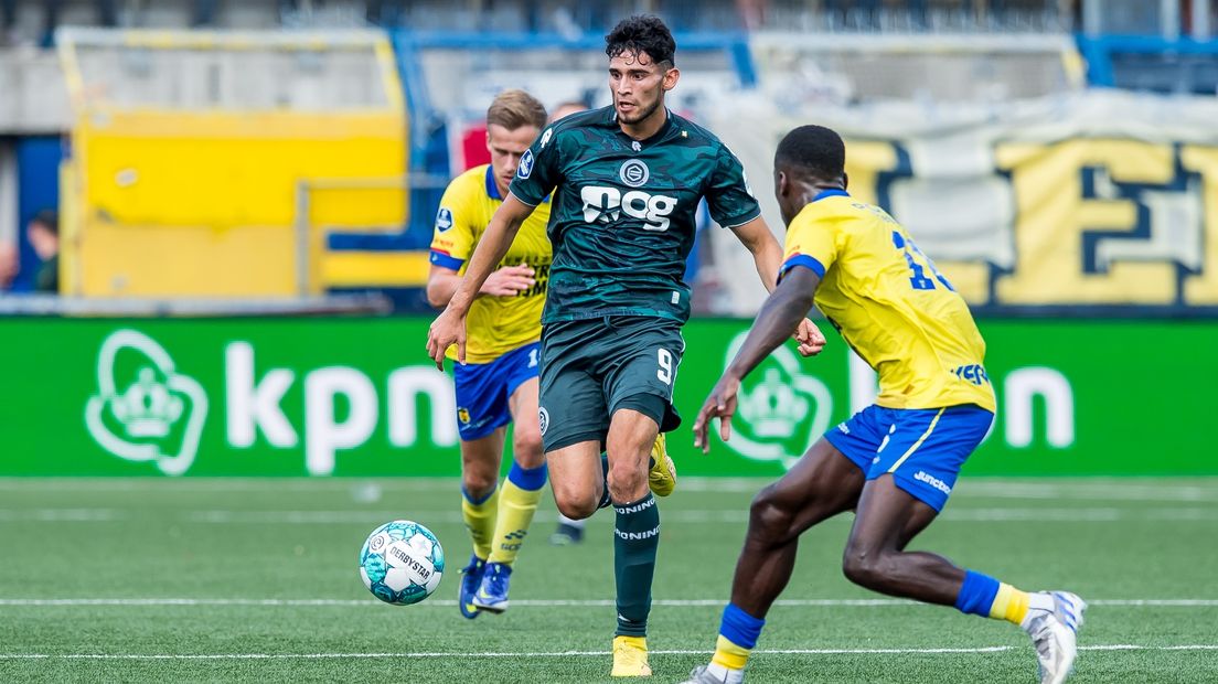 Ricardo Pepi in duel met Alex Bangura van SC Cambuur