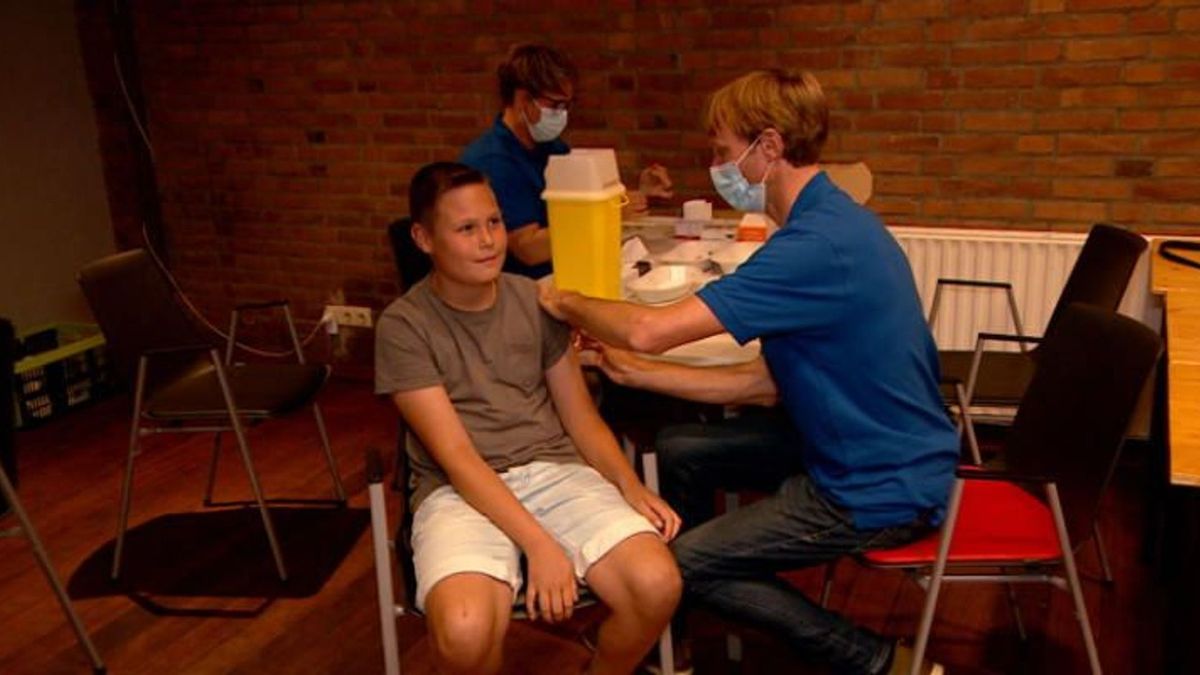 Deze inwoners van Rilland werden gisteren gevaccineerd op de reizende priklocatie