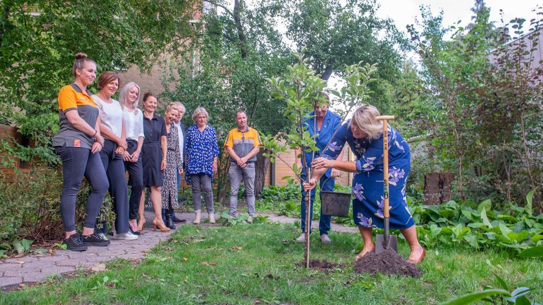 Wethouder Inge Jongman verricht de officiële openingshandeling