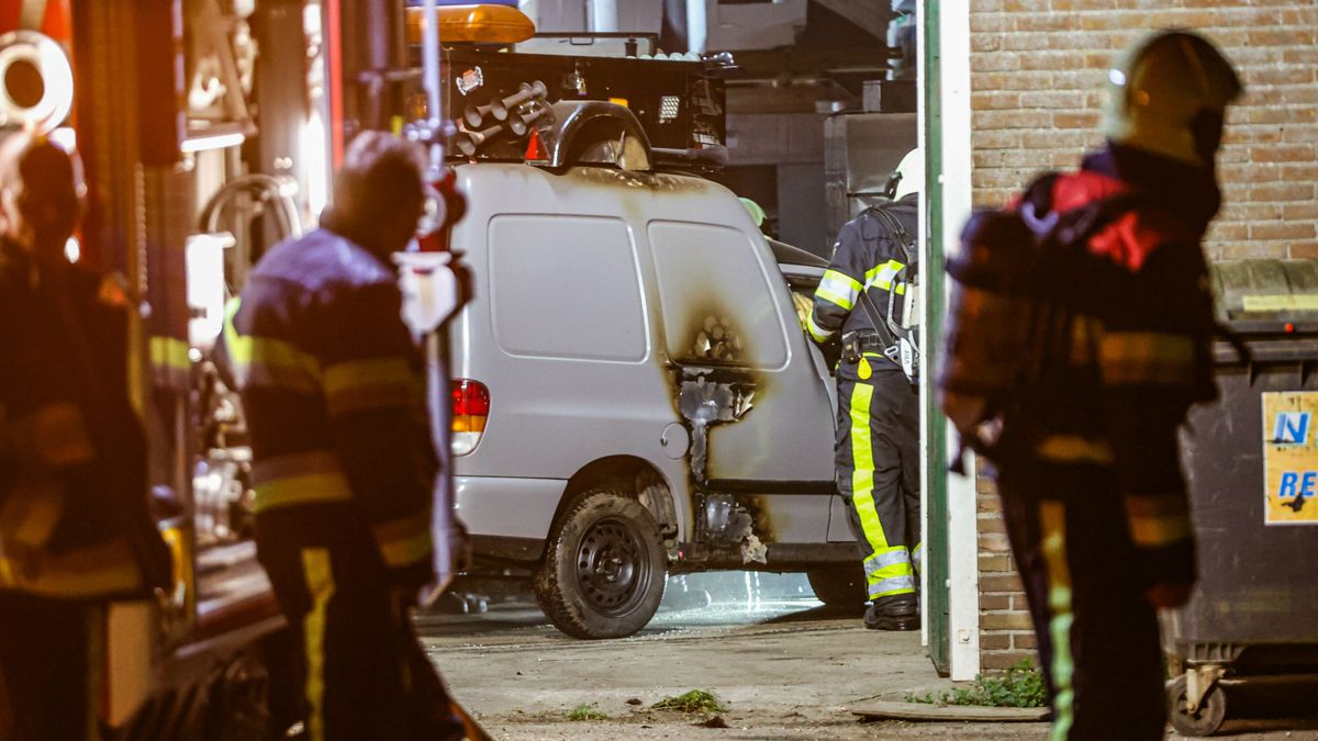 Persoon gewond bij klussen aan auto in Oudehaske