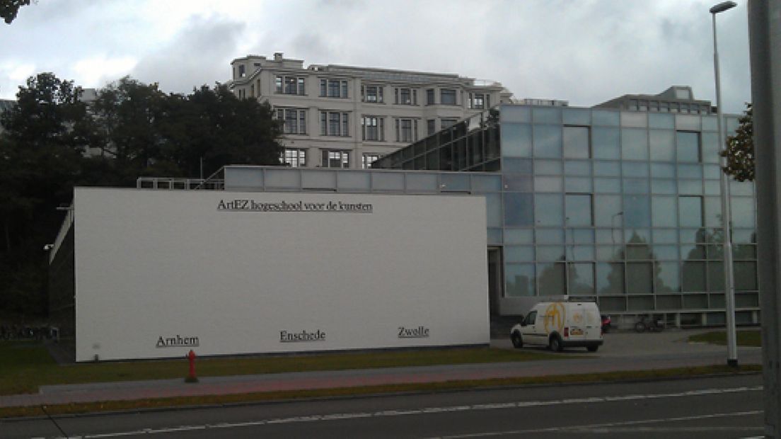 ArtEZ betaalde bestuurder ruim 1,5 ton te veel