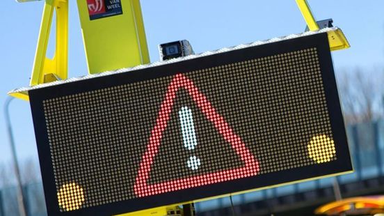A28 bezaaid met brokstukken na ongeluk met drie autos. A28 bezaaid met brokstukken na ongeluk met drie autos.