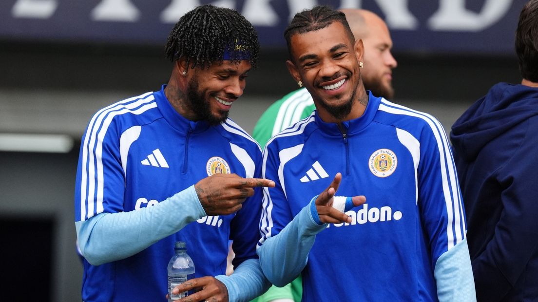 Leandro en Juninho (r) Bacuna tijdens een training van Curaçao