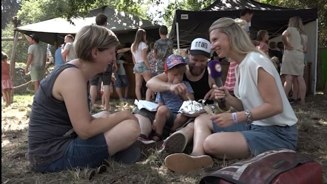 Afgelopen weekend werd voor de vijfde keer Mañana Mañana georganiseerd. Er was tijdens het festival van alles te doen voor jong en oud. Men gaat vooral voor de relaxte sfeer naar het festival en daarom ging Esther op zoek naar iemand die met haar daar wilde vissen.