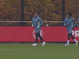 Timber, Gimenez en Bijlow op trainingsveld Feyenoord voor reis naar Manchester