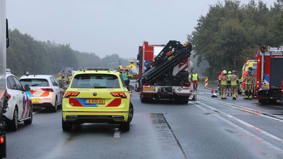 Tweede dodelijke ongeval in acht dagen op A1 bij De Lutte, omstandigheden lijken identiek. Tweede dodelijke ongeval in acht dagen op A1 bij De Lutte, omstandigheden lijken identiek.