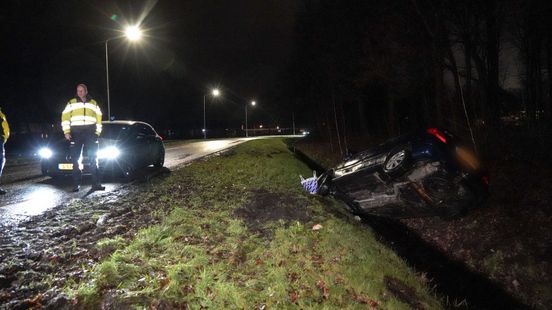 Gewonde bij eenzijdig ongeval in Klazienaveen. Gewonde bij eenzijdig ongeval in Klazienaveen.