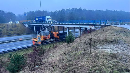 Schade aan viaduct en een ongeluk zorgen voor files