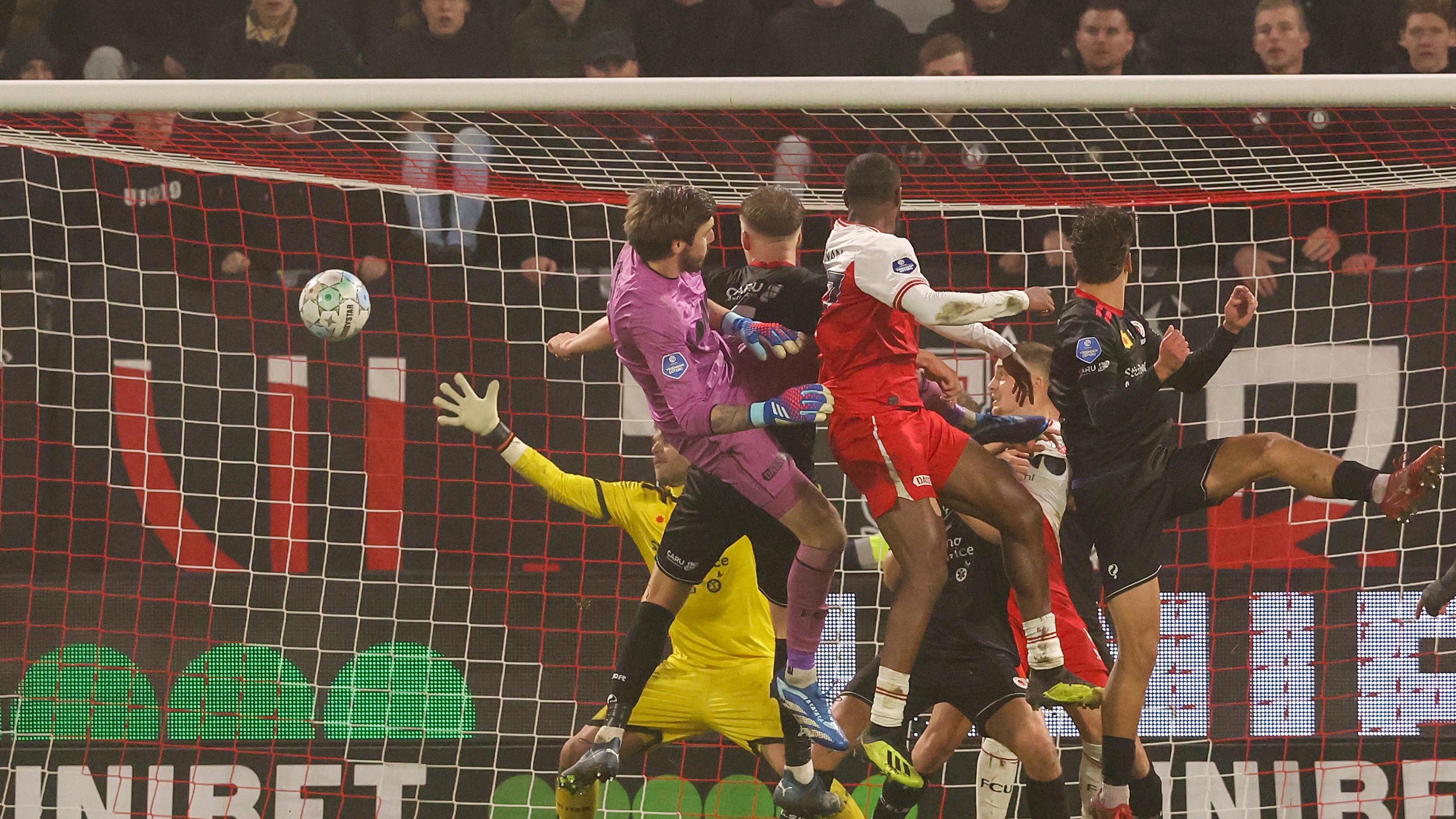 Historische Zege Bij FC Utrecht Glipt Excelsior Door De Vingers - Rijnmond