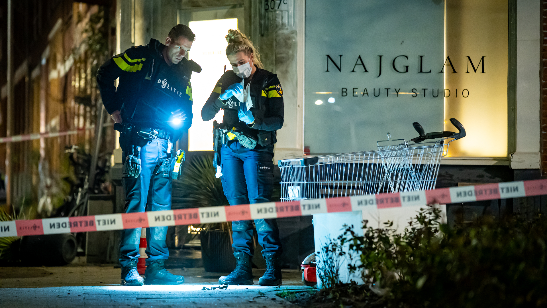 De politie doet onderzoek na de explosie