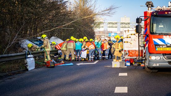 112-nieuws - Ongeluk Vaanweg: brandweer moet inzittenden bevrijden | Schutter ruzie Overschie zit vast |.