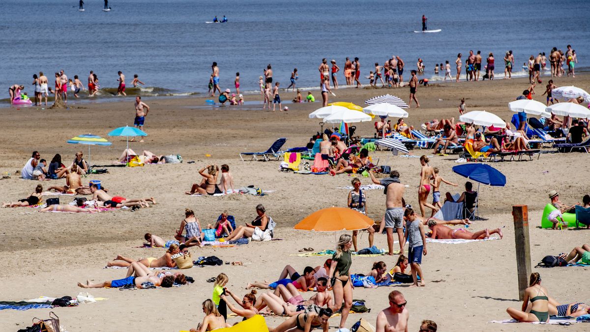 Van Duits vakantievriendje tot lange broek op strand: Cyriel schrijft muzikale ode over badplaats