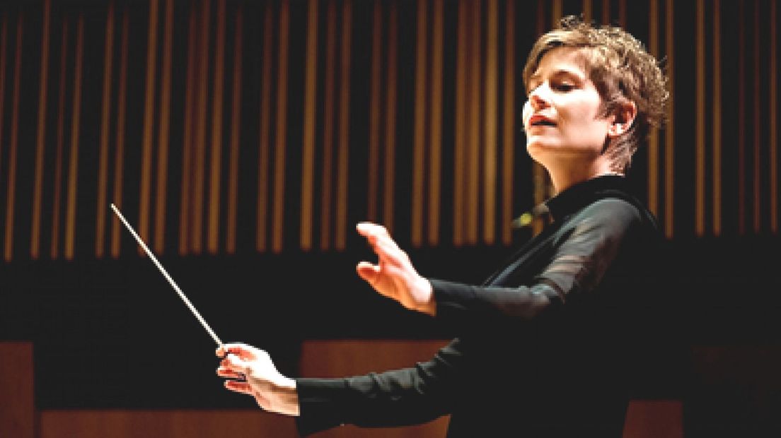 Anja Bihlmaier, chef-dirigent van Residentie Orkest