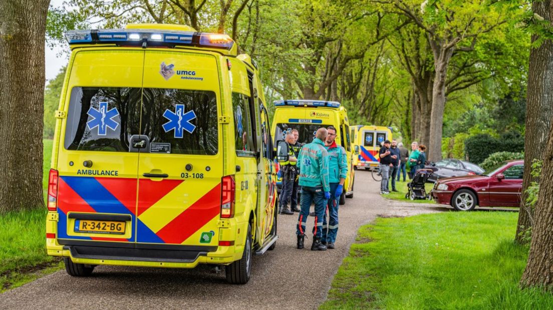 Hulpdiensten op de plek van het ongeval in Opende