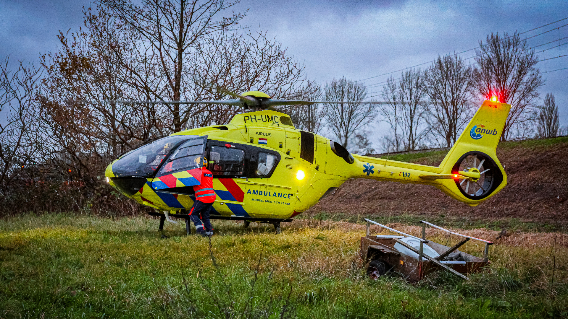 Traumahelikopter rukt uit voor ongeluk met jong kindje.
