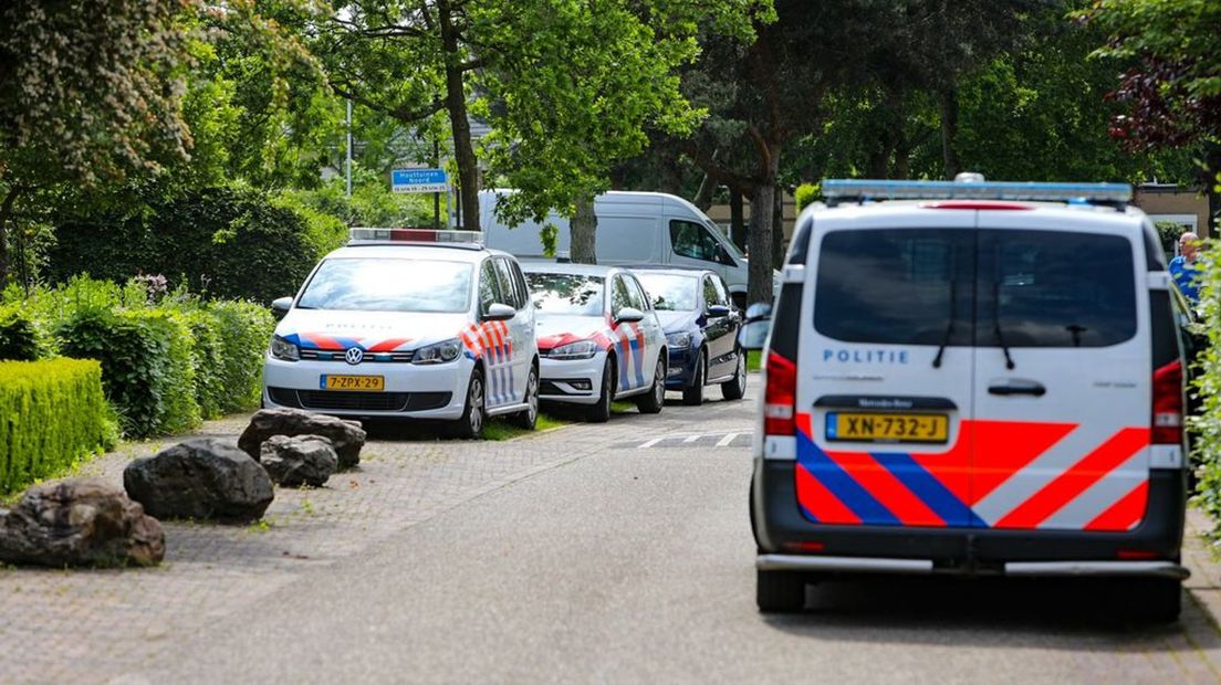 Twee doden gevonden in woning in Apeldoorn.