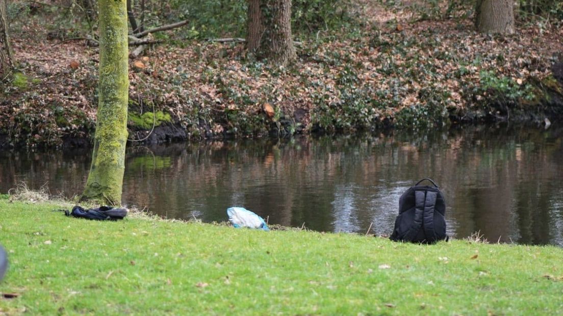 Magneetvissers halen explosief uit het water