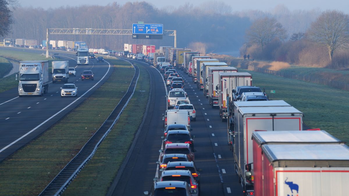 Grote vertraging door spoedreparatie op A28 bij Meppel
