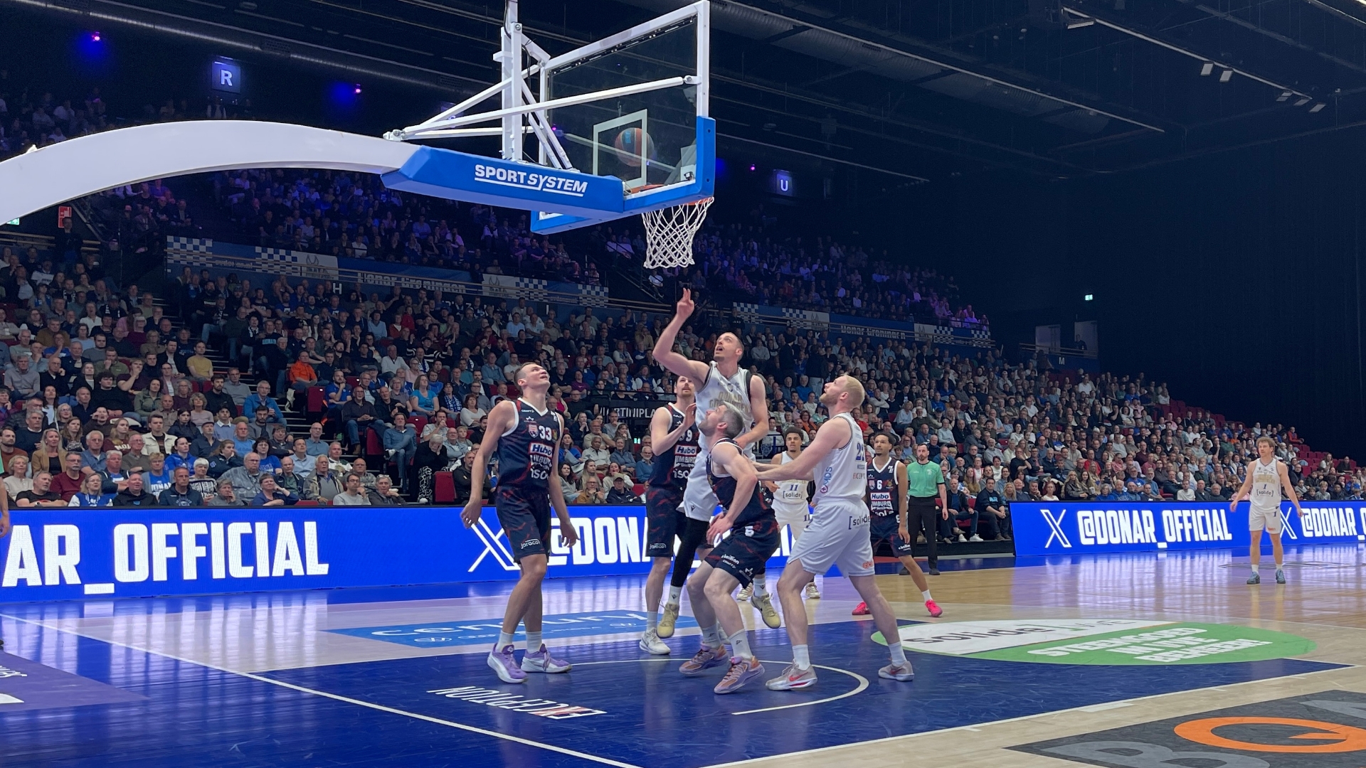 Donar definitief als nummer twee richting play-offs na nederlaag tegen Limburg United