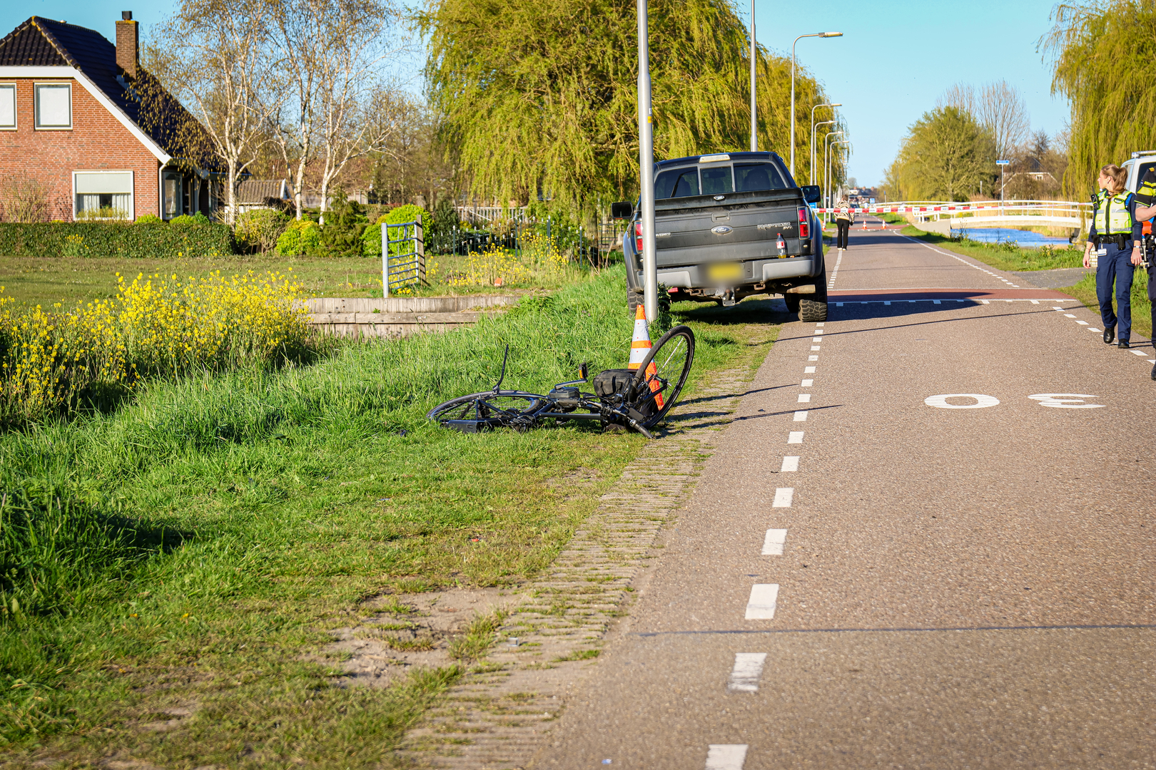 Het slachtoffer is met een spoedtransport naar het ziekenhuis gebracht.
