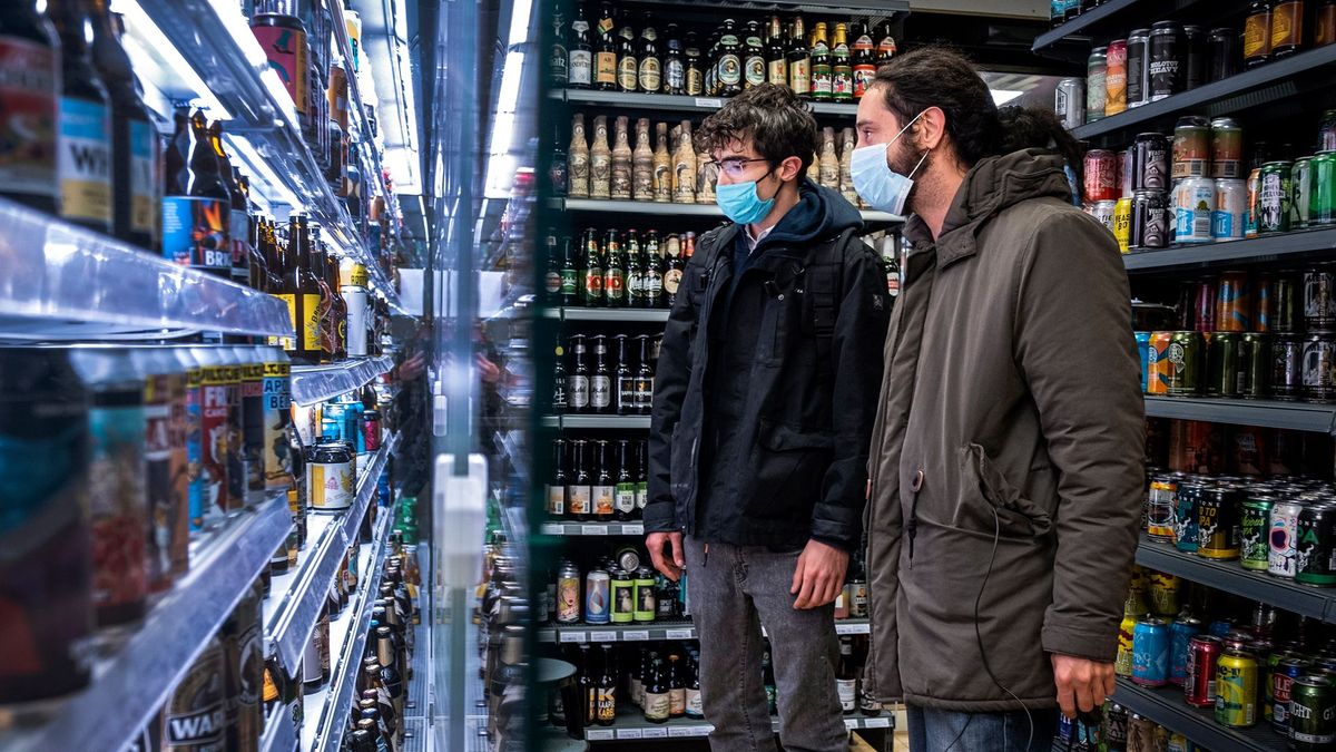 Hoe gaan winkels om met mondkapjesplicht? - RTV Noord