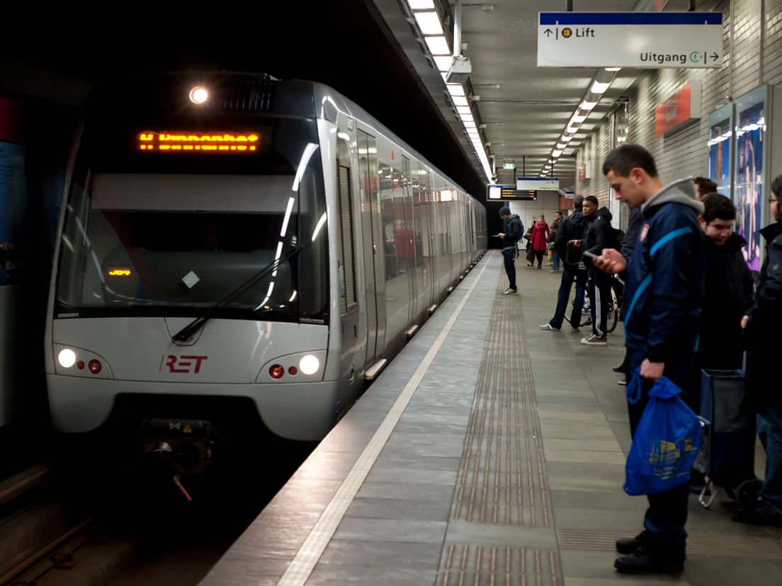 Rotterdamse metro's houden er nu aan het begin van de nacht mee op