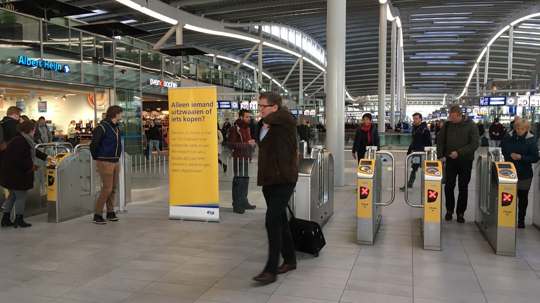 De poortjes op Utrecht Centraal.