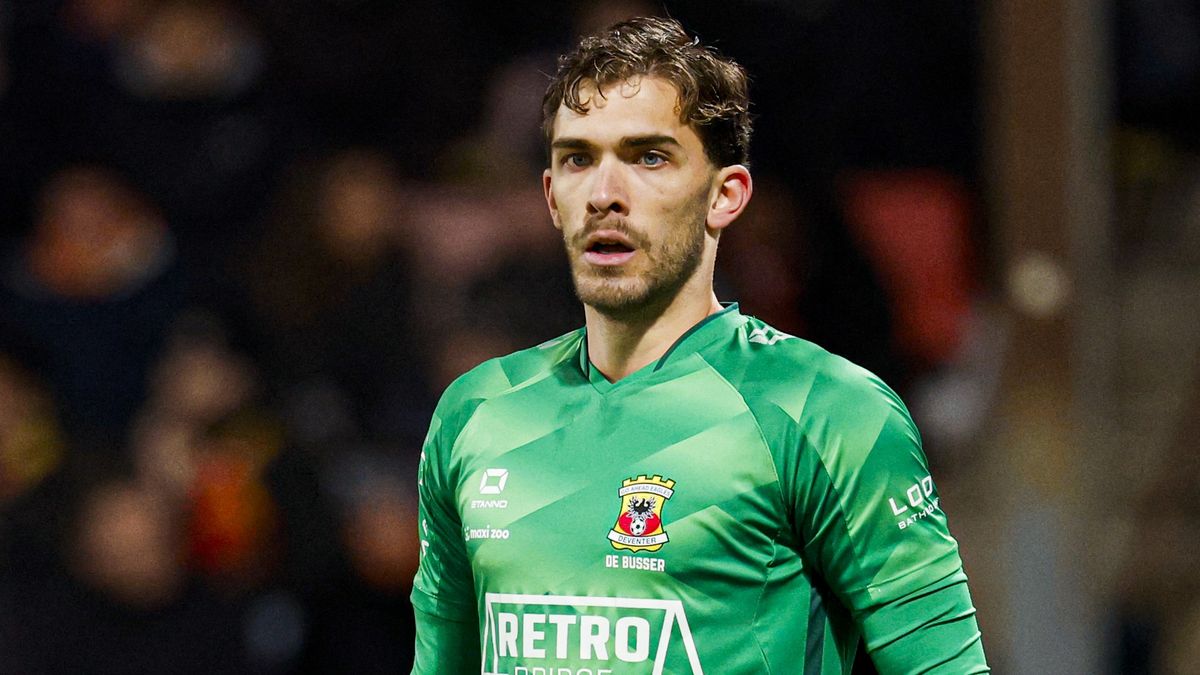 Penaltyheld De Busser pakt er drie tegen Heracles: zijn keeperstrainer legt het uit