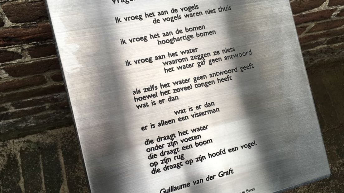 Zeven paaltjes met gedichten vormen vanaf eind deze week het Barnard Poëziepad in Rozendaal. Het pad wordt vernoemd naar vader en zoon Barnard. Vader Willem, bekend onder zijn dichtersnaam Guillaume van der Graft, was van 1961 tot 1971 predikant in Rozendaal.