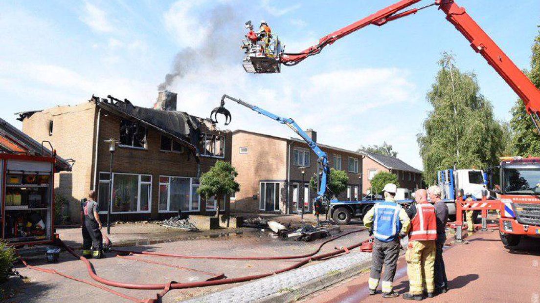 De brandweer zette een hoogwerker in (Rechten: De Vries Media)