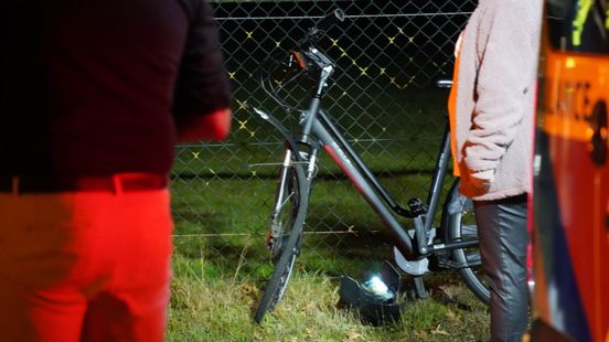 Meisje buiten bewustzijn na botsing, jongen rijdt door. Meisje buiten bewustzijn na botsing, jongen rijdt door.