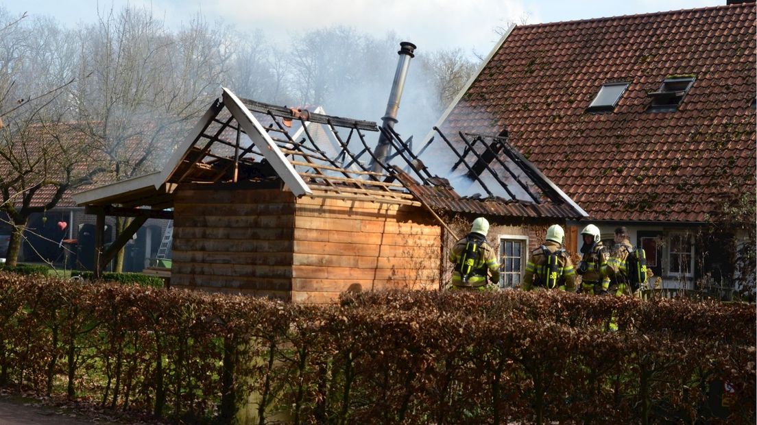 Schuur uitgebrand bij Deventer