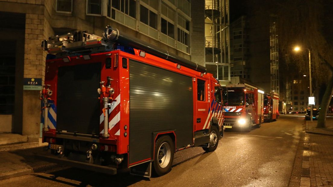 Veel brandweer bij Anna van Hannoverstraat in Den Haag